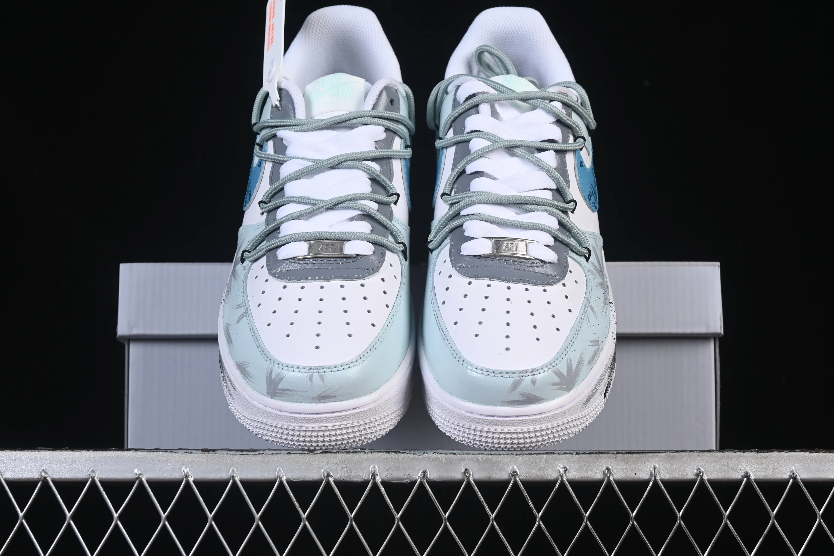 All categories Nk Air Force 1 Air Force series Nk Air Force 1 Low Air Force low-top Nike Air Force 1'07 Low "Grey Tune Era" Hand-painted graffiti Gray Tune Era Air Force 1 low-top casual sneakers LJ8822-202